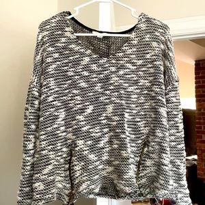 Miami V-neck sweater with zipper sides.